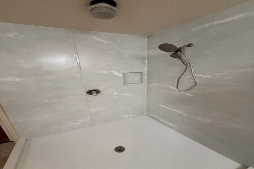 Why Walk-In Showers Are the Preferred Bathroom Upgrade for Florida Homeowners