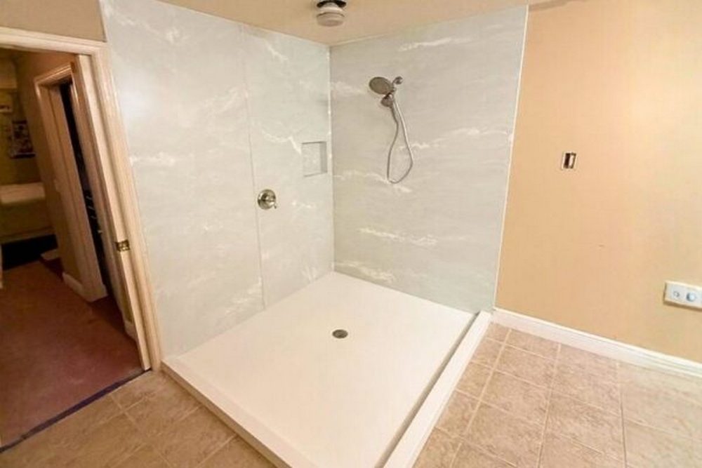 When a Walk-In Shower Is Better Than Keeping Your Old Bathtub