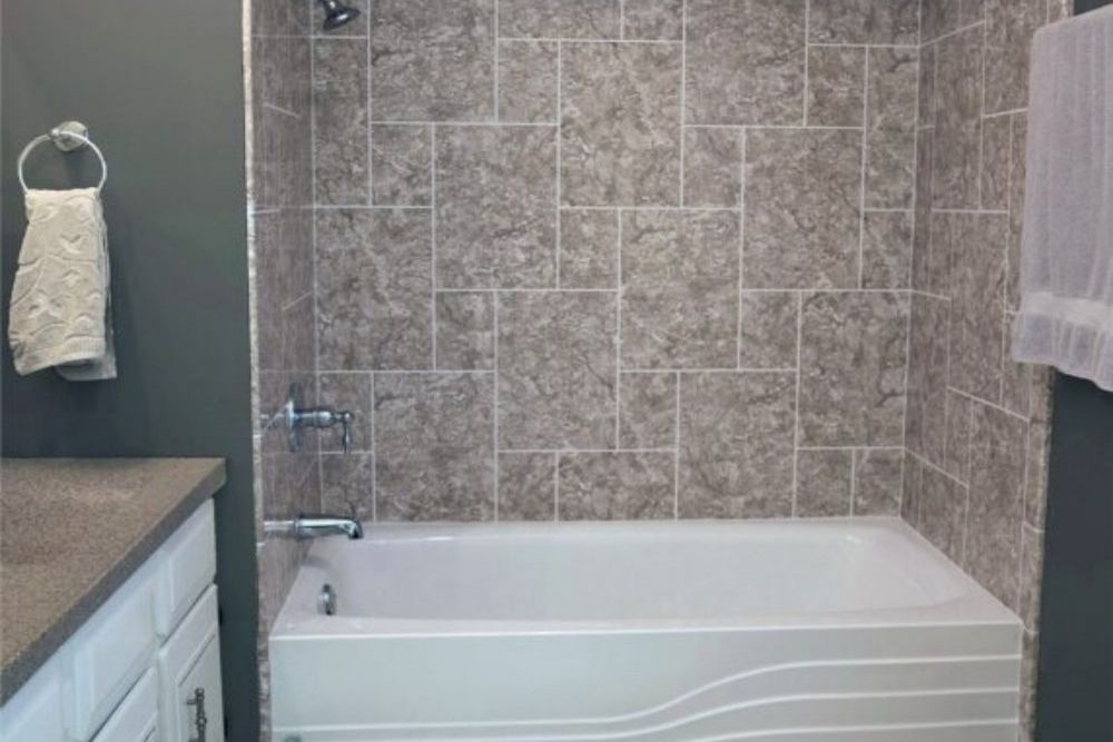 When a Bathtub Replacement Can Refresh Your Bathroom