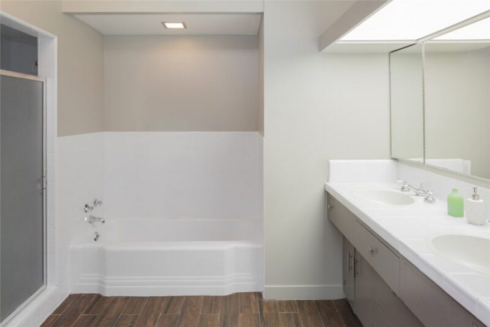 A New Bathtub Surround Can Refresh an Outdated Bathroom